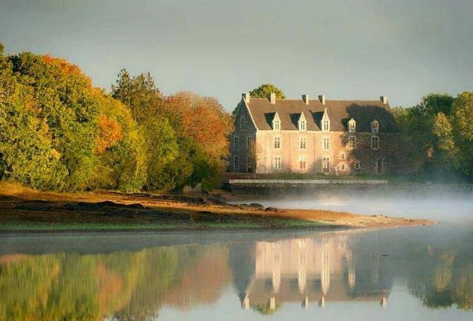 Château de Comper - Arthurian Centre, France